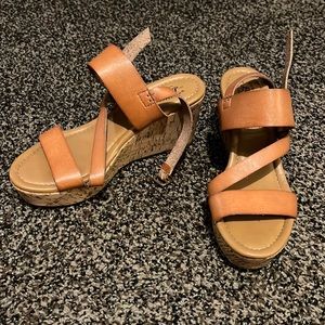 Tan strappy sandals, size 7